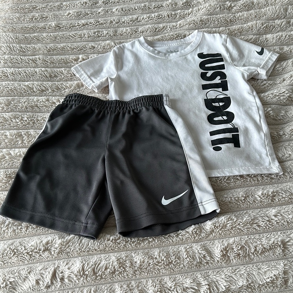 Nike Just Do It T-Shirt and Shorts Set size 6